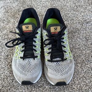 Nike Zoom Pegasus 32 Black and Green Athletic Shoes